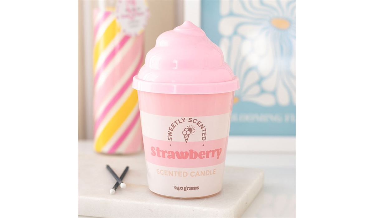 Strawberry Ice Cream Candle – Cute Seaside Scented Candle