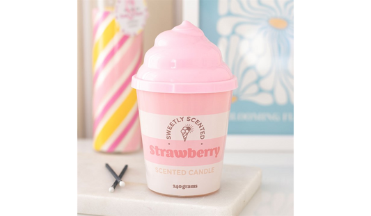Strawberry Ice Cream Candle – Cute Seaside Scented Candle